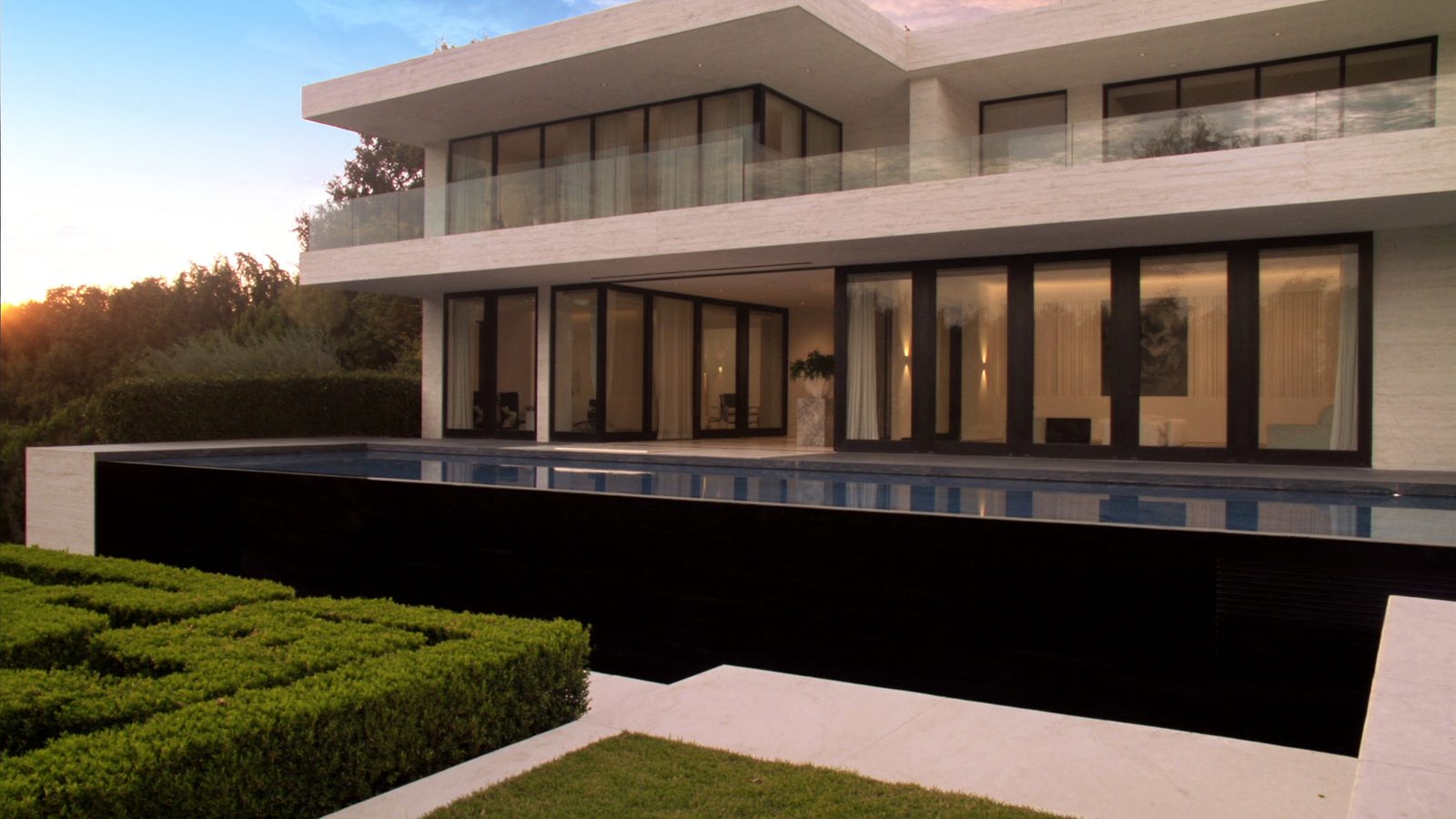 How Luxury Real Estate Developers Use Digital Branding to Sell High-End Construction Projects
